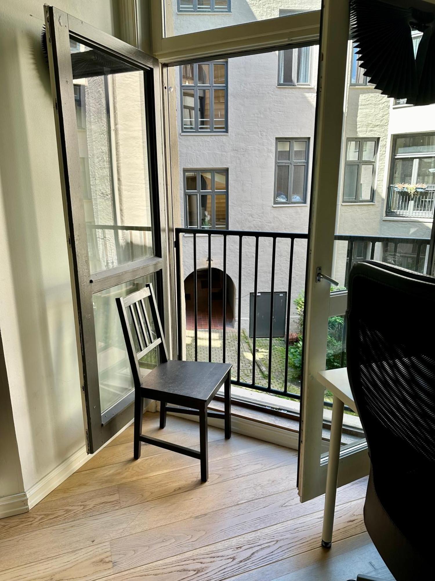 Classical 3 Bedroom, 2 Bath, Minutes From Royal Palace, Main Shopping Street, Restaurants & Downtown ออสโล ภายนอก รูปภาพ