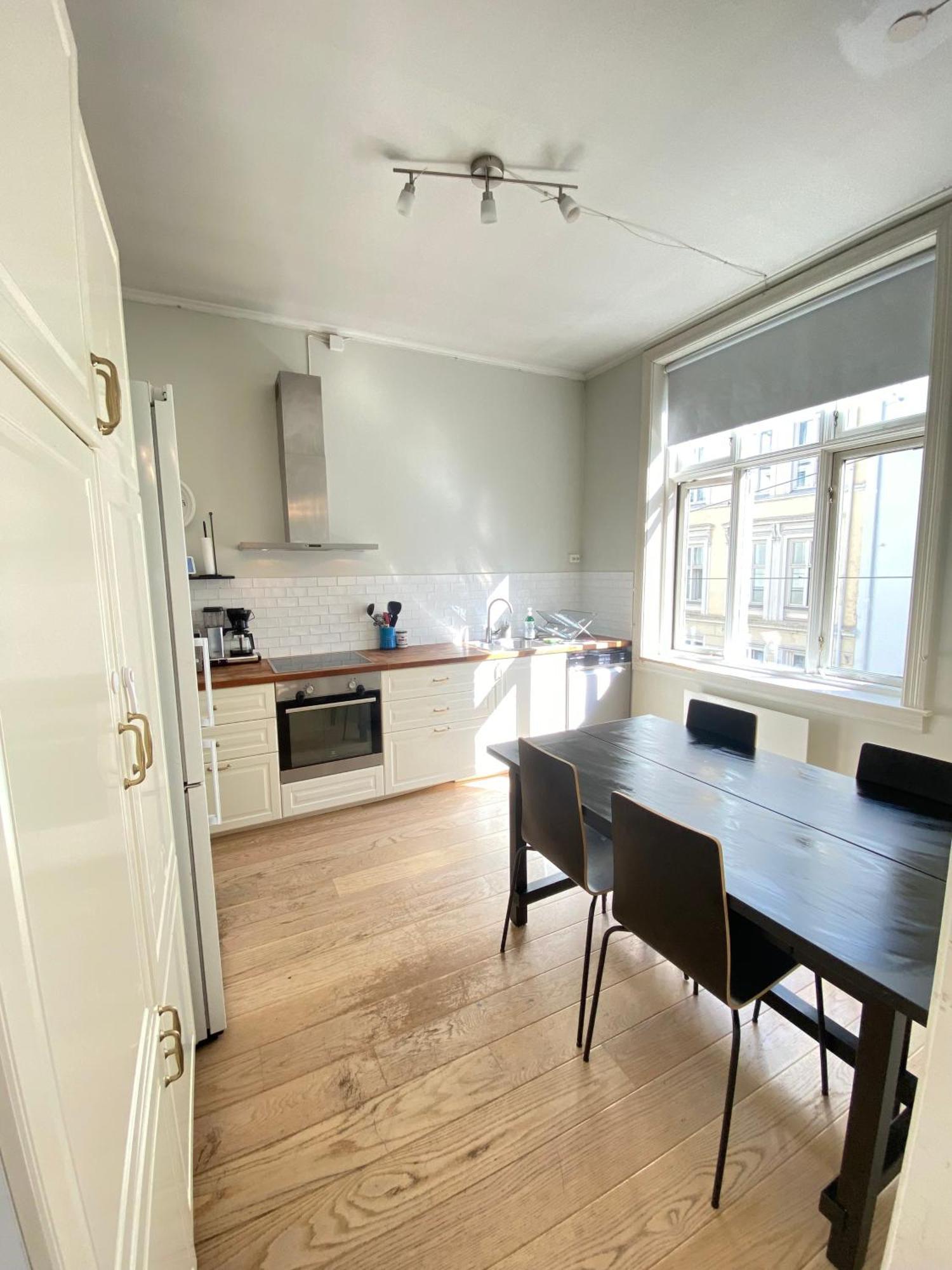 Classical 3 Bedroom, 2 Bath, Minutes From Royal Palace, Main Shopping Street, Restaurants & Downtown ออสโล ภายนอก รูปภาพ